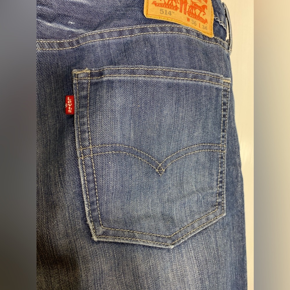 LEVI’S 514 MEN’S LIGHTWASH JEANS